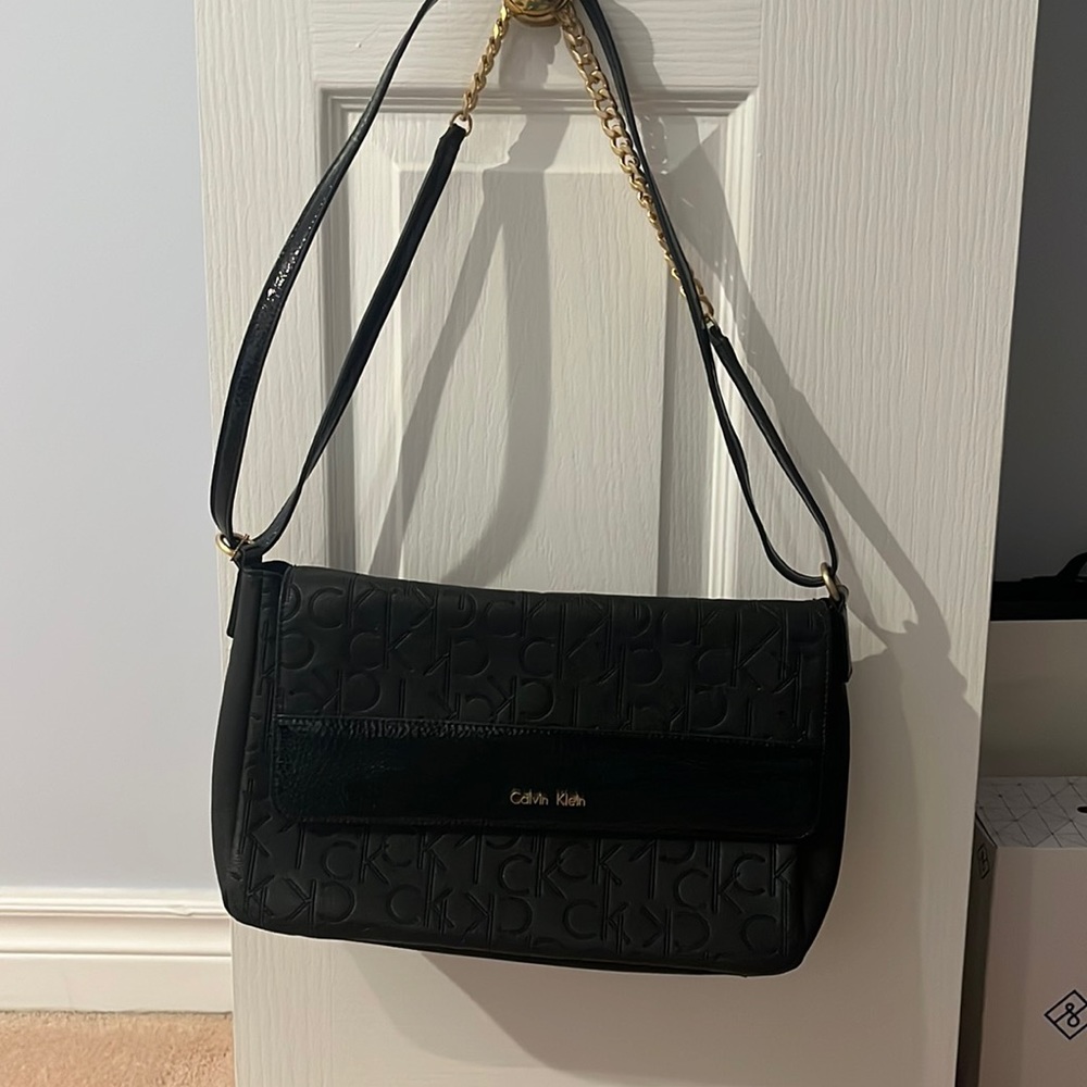 Calvin Klein bag, classy and very lightweight with leather material.